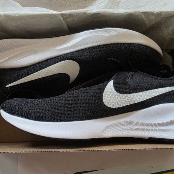 Nike Revolution 7 Women's Running Shoes Color: Black Size: 9.5 WIDE - Picture 2 of 7